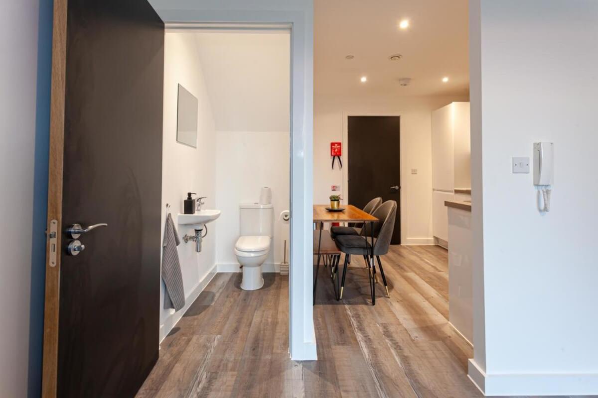 Superb 2 Bed Flat 5Min To Old Trafford Stadium Манчестер Экстерьер фото