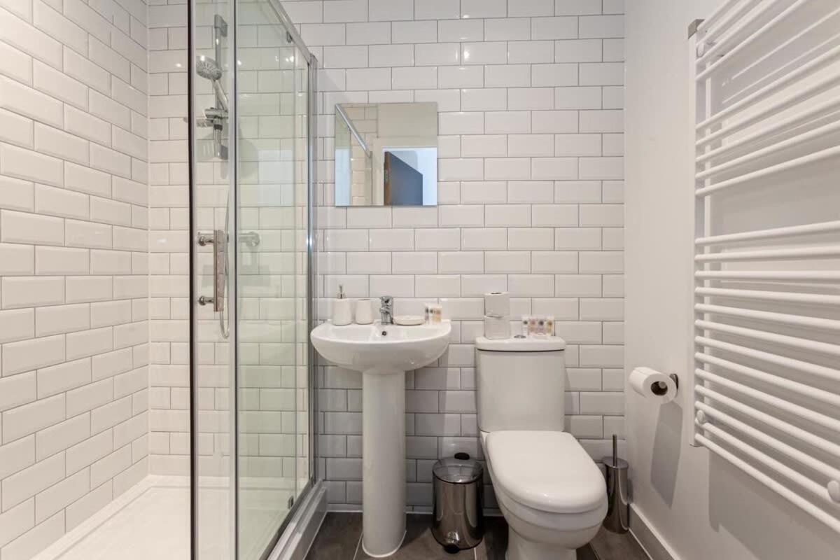 Superb 2 Bed Flat 5Min To Old Trafford Stadium Манчестер Экстерьер фото