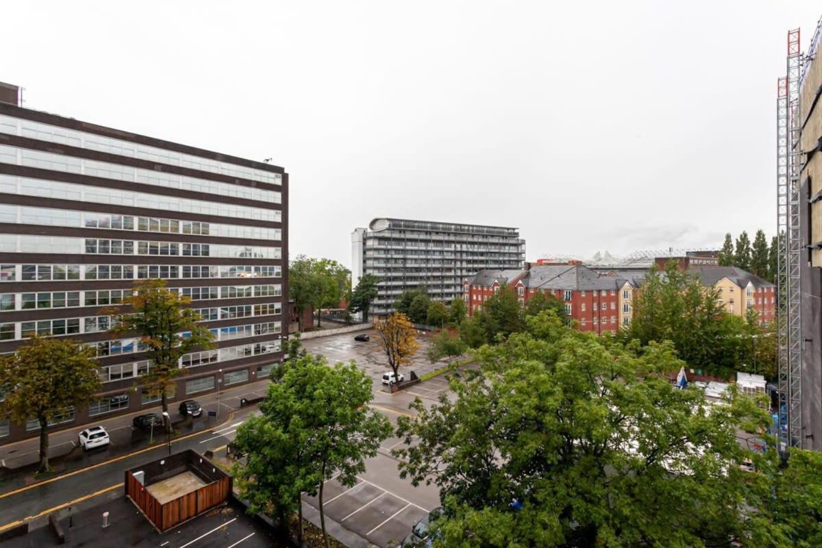 Superb 2 Bed Flat 5Min To Old Trafford Stadium Манчестер Экстерьер фото